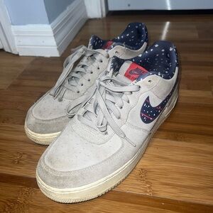 MENS special edition NIKE Air Force’s size 9 US
